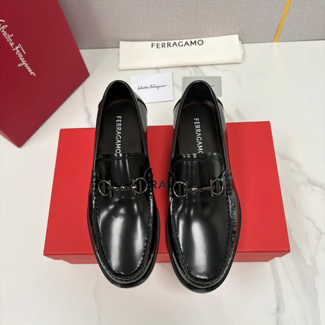 💋💍 SF It's a new home. Phila.-Germud. Ferragam* The new money is synchronized with the cabinet. Pips for men. Classic horse-grade pinning shoes. ✨The classics are a very stylish charm., The proportions of the new designs are more modern.. The best ones are top-class cattle., Including the bright-looking little cow skin., ♪ Tiny pear and ♪GanciniPumping-tempered cow skin., Each one of them brings a unique body and a light., Both qualitative and visual. Marked title button.: The metal title button in the middle of the shoe is the brand's soul., From1930The Era of Horses., Simple and very recognizable., The low profile shows the luxury.. Unique processing techniques highlight the process.. The original model is really a big-ass, and it's a rubber-resistant film. The ground grab is perfect., Comfortable smooth grinding is perfect. ！ A fine handcrewed. A fine job is a good job. In the original calf. I'm sweating and smelly and comfortable.！ The shoe-laden set-leg design has extended the elegant genes of LeFlear's shoes., The shoes are round and flowing., Fold-tied and modified lines, Both formal and leisure attributes. These are the most beautiful shoes in the world for nearly a century., Not just the sharps., It's a hundred-pack and a process., Make it indispensable in a man's shoe cabinet.“Under pressure.”Monochrome, No matter how style changes., It's all steady.holdStay on the ground.！！！ Standard leather shoe code number: 39～44 （38.45.46🉑Do it.）