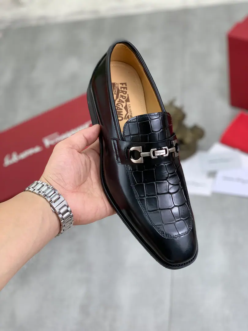 Plant prices 【Real value】In the watered cow. 🆘【Salvatore Ferragamo】Pyragmud. The man's latest leisure business shoes.！The cabinet is on the market.！The fabric is used to import original swigs and skins., Imported water to dye cattle skin inside., It's absolutely luxurious., ♪ Lead the fashion current ♪. Match: 38-45(46It's a deal.)Multiple Colours