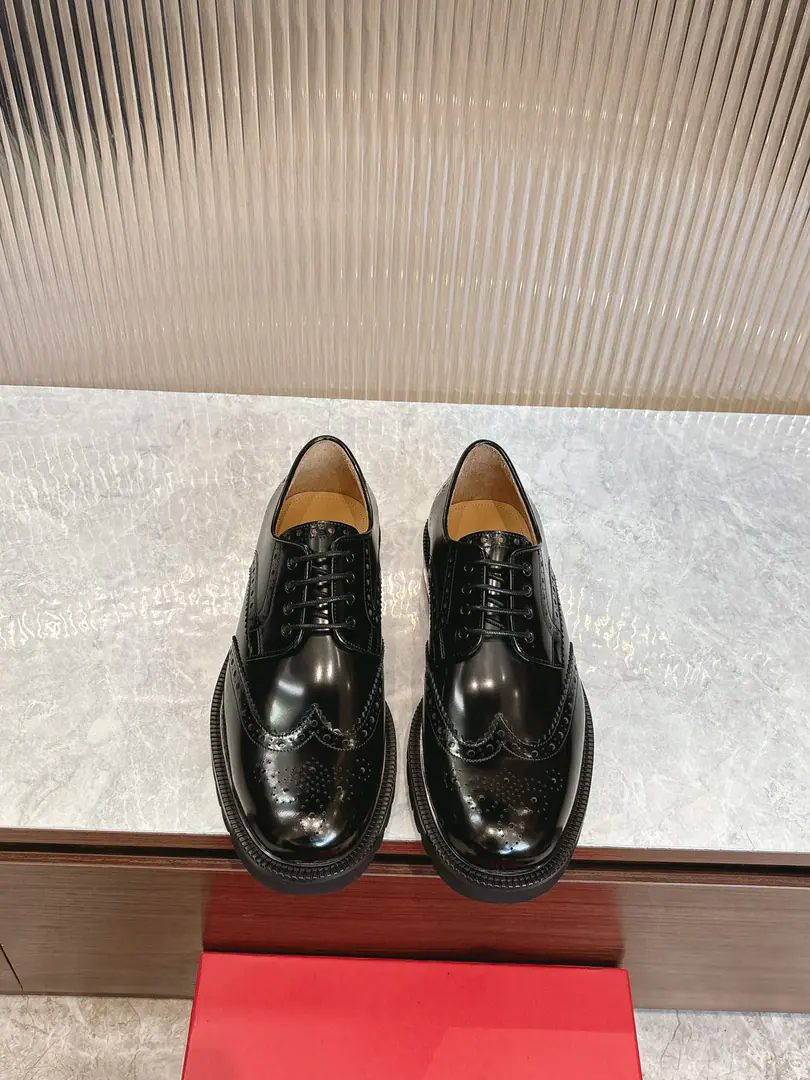 Pyragmud.FerragamoA man's fine leather shoes., This man is a better-looking man than a shoe., The details are gorgeous., Show me how to be honest., It's a good time to be with you at the cocktail party.. The fabric is imported into the cattle., It's a wonderful quality., Inrebin's got a little fetus skin., A stylish and stylish shape.！The original is a very long-lasting, foamy, very deep., Back with rubber negatives., Comfortable, smooth., The bottom of the world is very clear.logoEmblem., I'm showing you the skill of a professional shoe master.. Every detail is a piece of work., Full package Standard Code39-44（38.45.46You're gonna have to do it or not.）