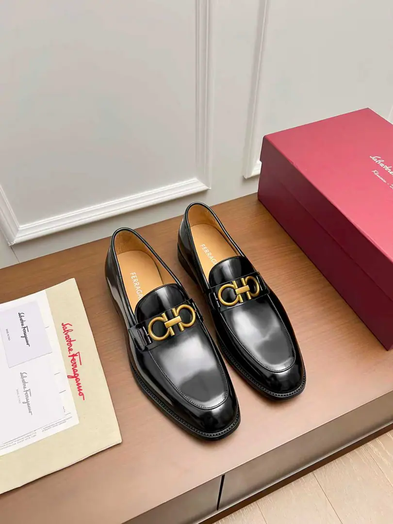 Ferragam～ Codes: 38-45 FThe Queens Network is wearing leather shoes., Perfect work., Top Cycling, Using imported Italian calf skin design, The ancient law is hand-made with the original hardware cutter., In the cow's skin./Foot., Importing the original Luxury is a very big deal., It's just like the American counter., Welcome to the comparison.！（38.45.46.47I'll make sure I don't change it.）