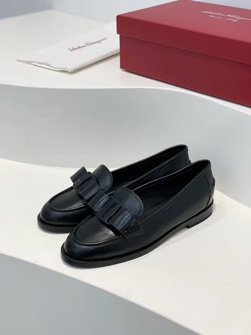 salvatore Ferragamo /Ferragues, the bow.VIVALeFlell Shoes. Fabulous.: Import soft cow skin Uchi.: Water dye.🐑Skin and foot. Otsumi!: Original Imports with thick leather. Codes: 34/35/36/37/38/39 /40（34 40Custom without re-offer）