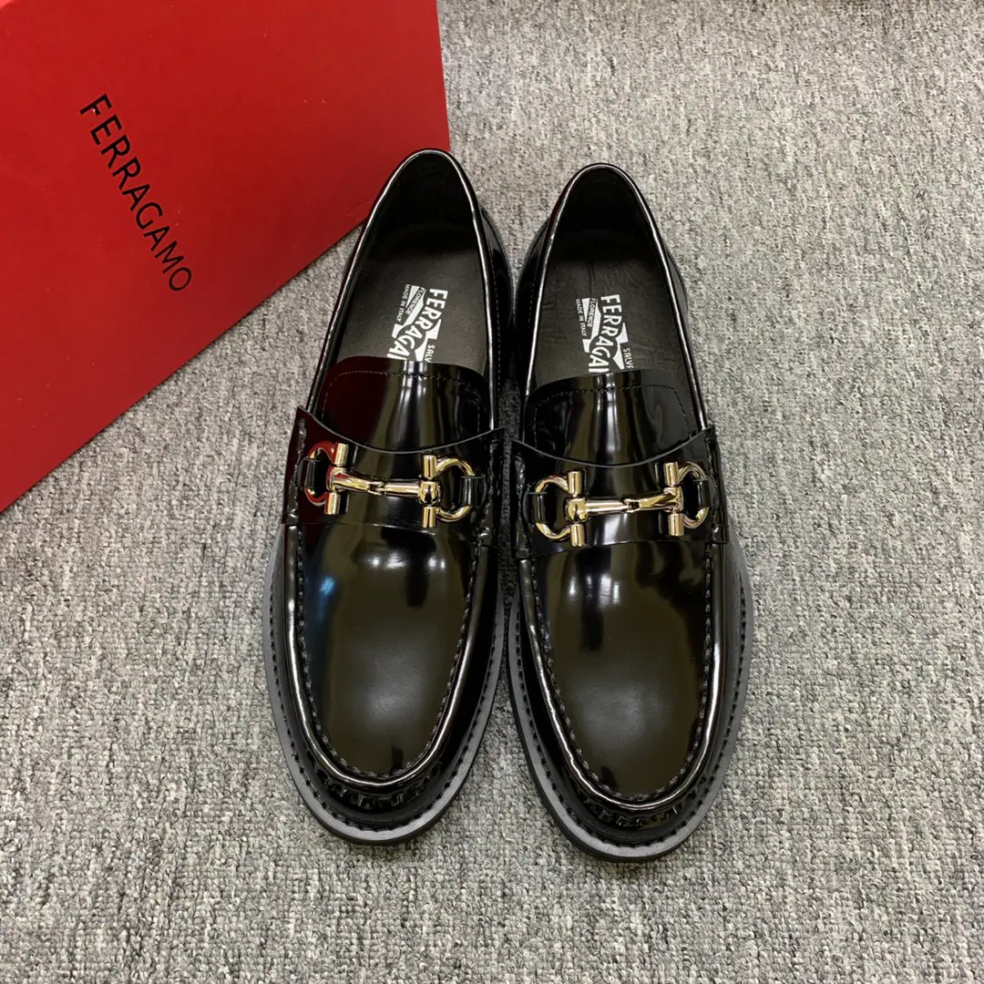 🎁🎁🎁😈【Ferragamo】Men's leather shoes., The latest blast., 1:1Original billing quality, - The best., The shoe is coming in with a bouquet., The manual sewn line highlights the design of rounded shoes., All the inside feet are imported with cattle skin., Original hardware, The original light-blow bubbles., Match39-44, (38,45Make a no-refund order.)