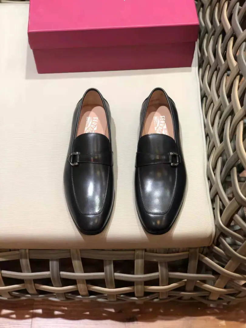 🔥🔥 Ferragam*—Pyragmud.,. High Version That's a big one. Business recreational shoes The counter is being sold simultaneously., Original import of cattle skin（Highlight High-end·- How expensive.·Slot）I'm a researcher., （The original is inside the cow's skin.）Skins and feet.. Shoes under the sole.: The original factory is a very good source of information., Physical shoot🎬. Codes: 38-44.