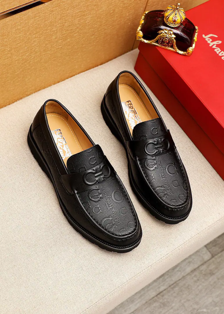 💐 Trade marks: Ferragamo「 Pyragmud.」Leisure shoes. Positive code number: 38-44（45.46🉑️Custom） Commodity materials: Select Imported a small layer of cow skin, flowered shoe face., Imported water-tied cattle🐂Pioneer.. Strong stereo visual effects, Original Bubble Bottom Yin. Colour: 1⃣️Colour Optional