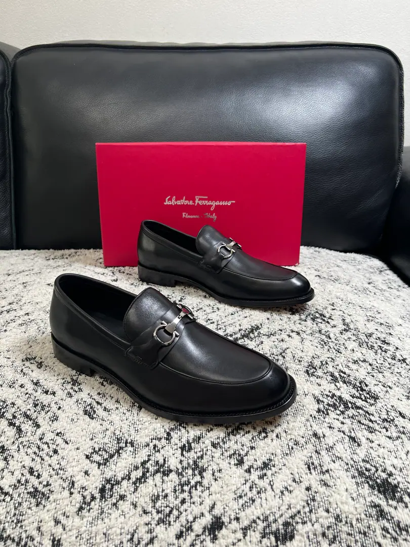 Ferragamo High Quality Top-level craft Pyragmud. Shoe cabinets are being synchronized for distribution., Italian import of original cattle skin, Imported water-tied cattle., Shoes under the sole.: The original factory is super comfortable with the original base., The original factory and the single. Codes 39-44（Sold38 45 46）