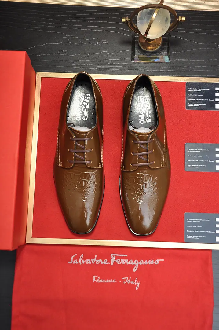 Out of the factory. 【Ferragamo/Ferragre.】The latest money in the cabinet. The original import is on the side of the cow's skin.+Imports🐂In the sheep's skin.+Original Luxury Metal Buff+Original Group Bottom No pressure on comparison 38--45(45I'll make sure I don't change it.)