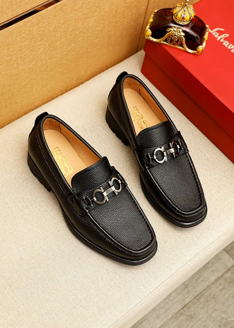 💐 Trade marks: Ferragamo「 Pyragmud.」Leisure shoes. Positive code number: 38-44（45.46🉑️Custom） Commodity materials: Select Importing cow-skinned shoes.+Classic hardware button., Imported water-tied cattle🐂Pioneer.. Strong stereo visual effects, Original Base Yin. Colour: 3⃣️Colour Optional