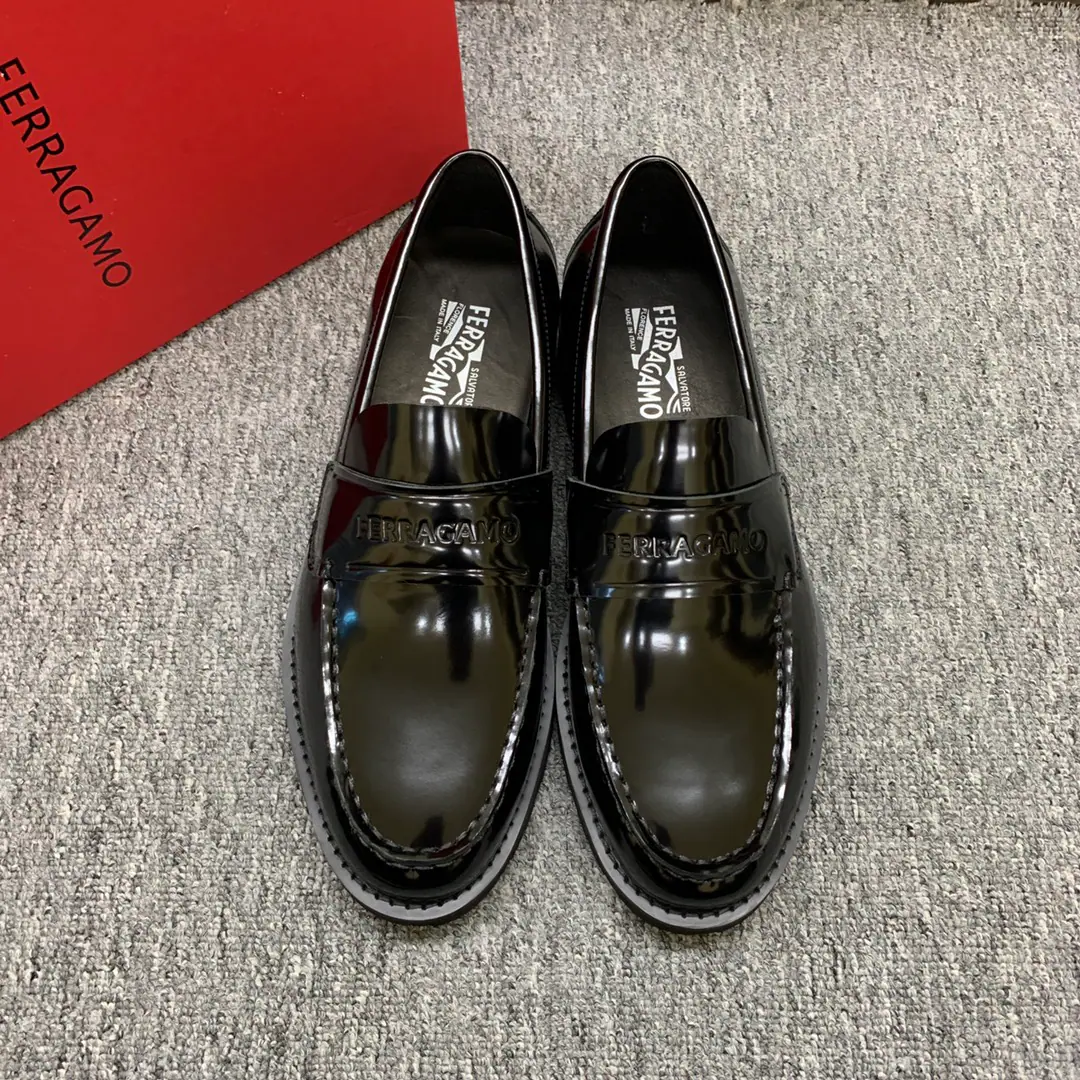 🎁🎁🎁😈【Ferragamo】Men's leather shoes., The latest blast., 1:1Original billing quality, - The best., The shoe is coming in with a bouquet., The manual sewn line highlights the design of rounded shoes., All the inside feet are imported with cattle skin., Original hardware, The original light-blow bubbles., Match39-44, (38,45Make a no-refund order.)