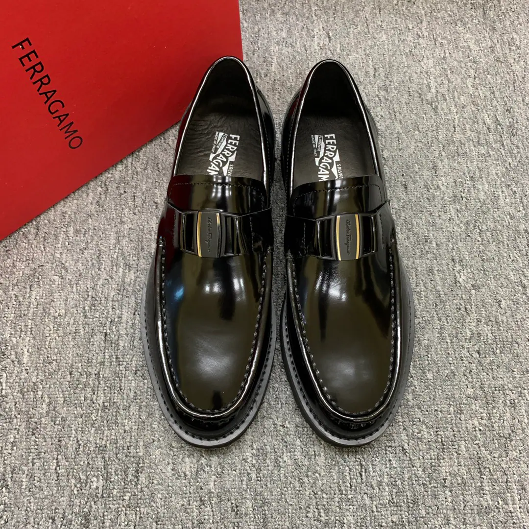 🎁🎁🎁😈【Ferragamo】Men's leather shoes., The latest blast., 1:1Original billing quality, - The best., The shoe is coming in with a bouquet., The manual sewn line highlights the design of rounded shoes., All the inside feet are imported with cattle skin., Original hardware, The original light-blow bubbles., Match39-44, (38,45Make a no-refund order.)