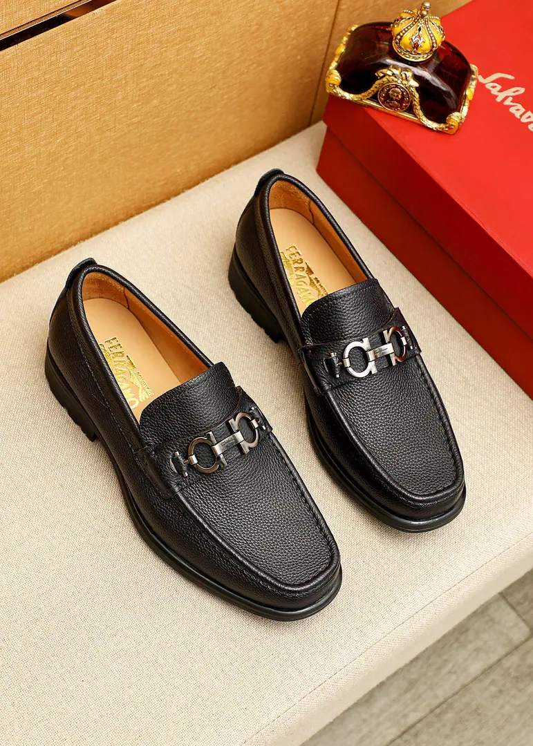 💐 Trade marks: Ferragamo「 Pyragmud.」Leisure shoes. Positive code number: 38-44（45.46🉑️Custom） Commodity materials: Select Imported stubby cow-skins.+Classic hardware button., Imported water-tied cattle🐂Pioneer.. Strong stereo visual effects, Original Base Yin. Colour: 3⃣️Colour Optional
