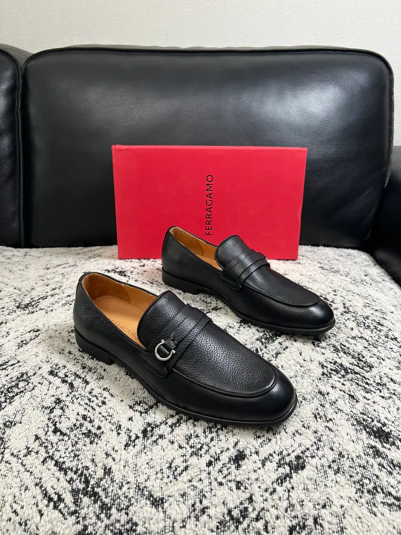 Ferragamo High Quality Top-level craft Pyragmud. Shoe cabinets are being synchronized for distribution., Italian import of original cattle skin, Imported water-tied cattle., Shoes under the sole.: The original factory is super comfortable with the original base., The original factory and the single. Codes 39-44（Sold38 45 46）