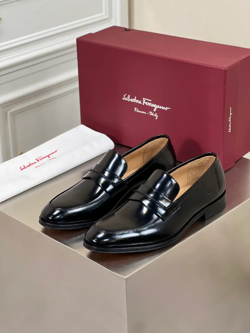 ••New•• Ferraga*_High-end men's business shoes.. Imported cattle skin, The hard stuff is just to create a more comfortable dress experience., Original shoes,, The lines are smooth.！Original cow skin➕Importing calves., That's a big one.！ Size: 39-44（38.45.46Do it.）