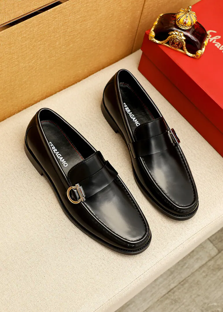 💐 Trade marks: Ferragamo「 Pyragmud.」Leisure shoes. Positive code number: 38-44（45.46🉑️Custom） Commodity materials: Select Import the bouquet-coated shoes.+Classic hardware button., Imported water-tied cattle🐂Pioneer.. Strong stereo visual effects, Original Base Yin. Colour: 5⃣️Colour Optional