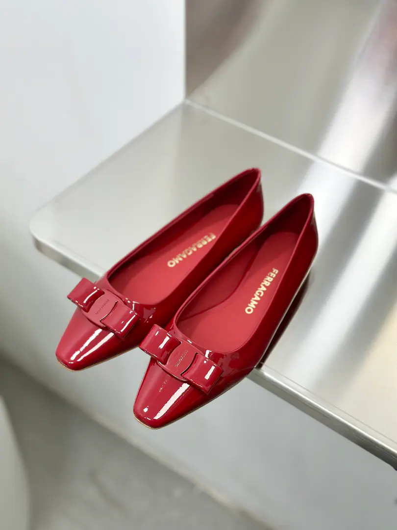 salvatore Ferragamo Philamu's new money.varaA painted butterfly with a small pair of shoes.！New, head.varaMore fashion., A little bit of a woman you can fall in love with., With a new one.FThe heels are super steady. 💗I'm not tired of daily commutes.🎀The new designer did a different act for the Philagomous bow.！ Fabulous.: Importing cow paints Uchi.: 🐑The sheep's skin is in the ground.. Otsumi!: The original custom is really high density.. Codes: 34.35.36.37.38.39.40 （Half a yards..34.40Custom without re-offer） He's tall.: 1cm/6cm