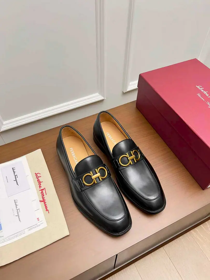 Ferragam～ Codes: 38-45 FThe Queens Network is wearing leather shoes., Perfect work., Top Cycling, Using imported Italian calf skin design, The ancient law is hand-made with the original hardware cutter., In the cow's skin./Foot., Importing the original Luxury is a very big deal., It's just like the American counter., Welcome to the comparison.！（38.45.46.47I'll make sure I don't change it.）
