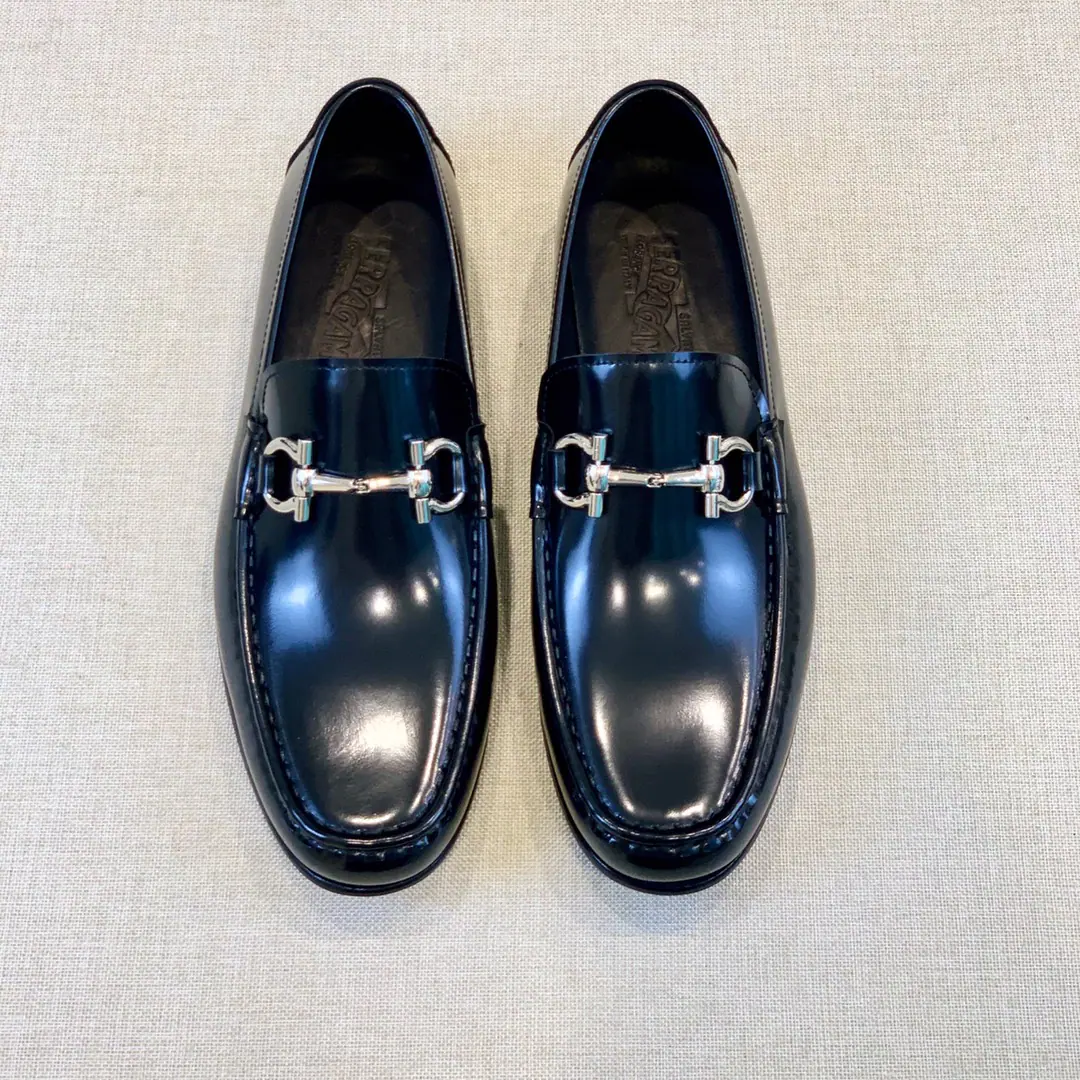 【Ferra gamo^】Original List Pyragmud. LeFlell Shoes. （SalvatoreFerragamo)Today is a classic Italian fashion brand.. The style is both elegant and elegant. Material-Original import of cattle skin Comfortable., Breathe., Good cattle skin. The original is really a big one. A classic button., It's definitely one of the bright spots.. Make it work. Size 39- 44（38, 45Customize or not change）