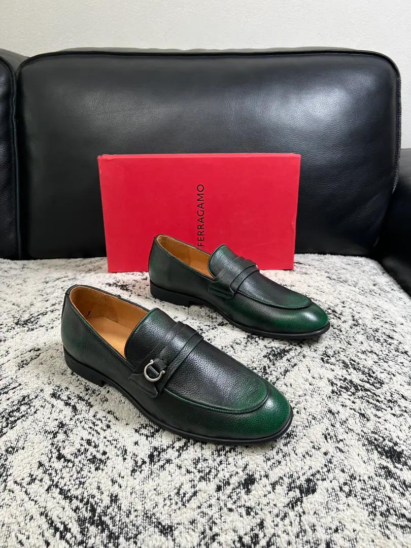 Ferragamo High Quality Top-level craft Pyragmud. Shoe cabinets are being synchronized for distribution., Italian import of original cattle skin, Imported water-tied cattle., Shoes under the sole.: The original factory is super comfortable with the original base., The original factory and the single. Codes 39-44（Sold38 45 46）