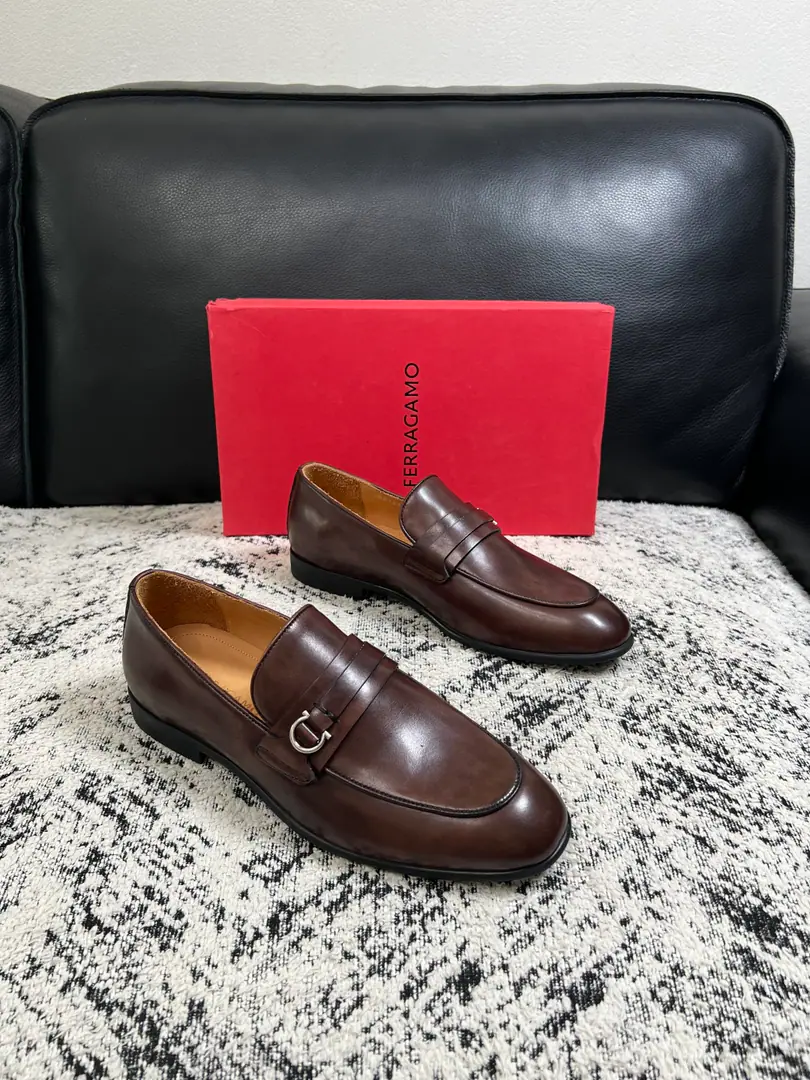Ferragamo High Quality Top-level craft Pyragmud. Shoe cabinets are being synchronized for distribution., Italian import of original cattle skin, Imported water-tied cattle., Shoes under the sole.: The original factory is super comfortable with the original base., The original factory and the single. Codes 39-44（Sold38 45 46）