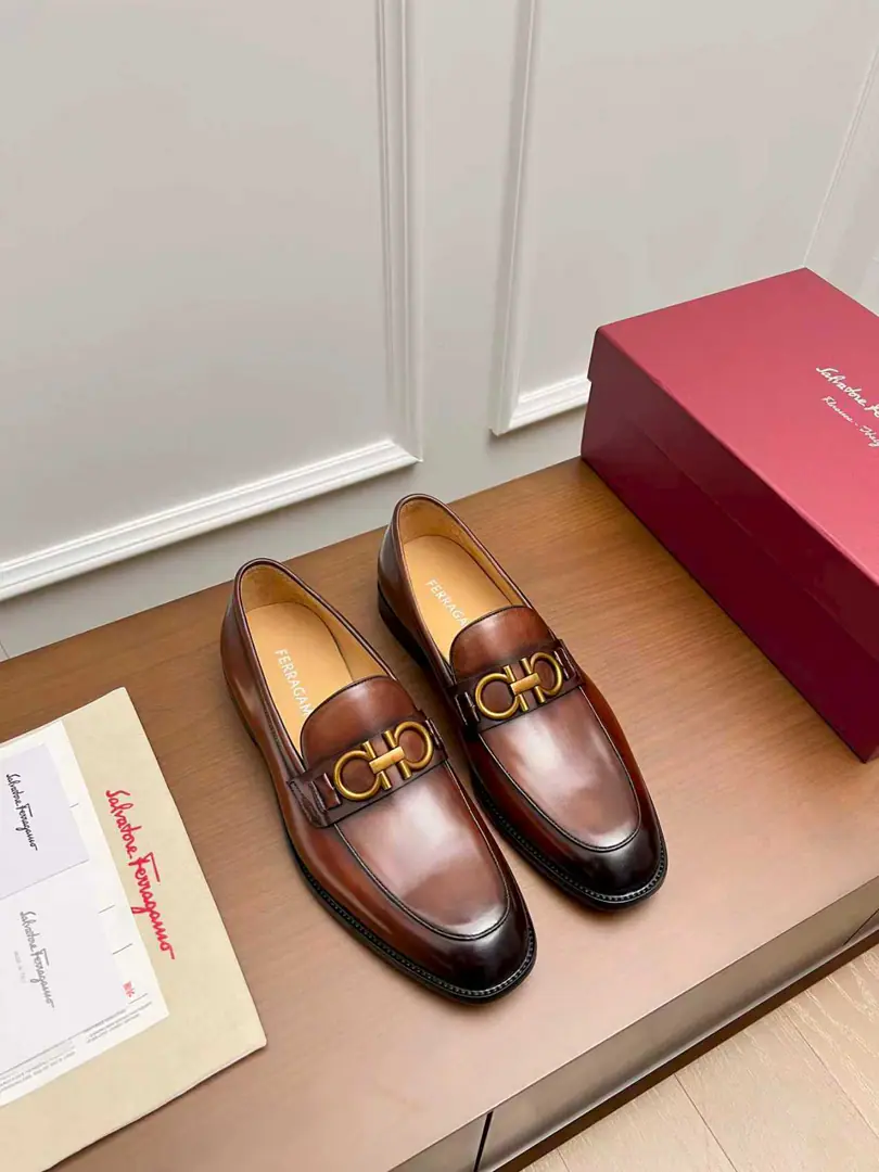 Ferragam～ Codes: 38-45 FThe Queens Network is wearing leather shoes., Perfect work., Top Cycling, Using imported Italian calf skin design, The ancient law is hand-made with the original hardware cutter., In the cow's skin./Foot., Importing the original Luxury is a very big deal., It's just like the American counter., Welcome to the comparison.！（38.45.46.47I'll make sure I don't change it.）