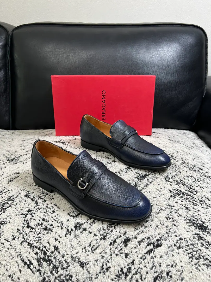 Ferragamo High Quality Top-level craft Pyragmud. Shoe cabinets are being synchronized for distribution., Italian import of original cattle skin, Imported water-tied cattle., Shoes under the sole.: The original factory is super comfortable with the original base., The original factory and the single. Codes 39-44（Sold38 45 46）
