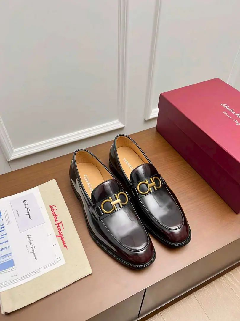 Ferragam～ Codes: 38-45 FThe Queens Network is wearing leather shoes., Perfect work., Top Cycling, Using imported Italian calf skin design, The ancient law is hand-made with the original hardware cutter., In the cow's skin./Foot., Importing the original Luxury is a very big deal., It's just like the American counter., Welcome to the comparison.！（38.45.46.47I'll make sure I don't change it.）