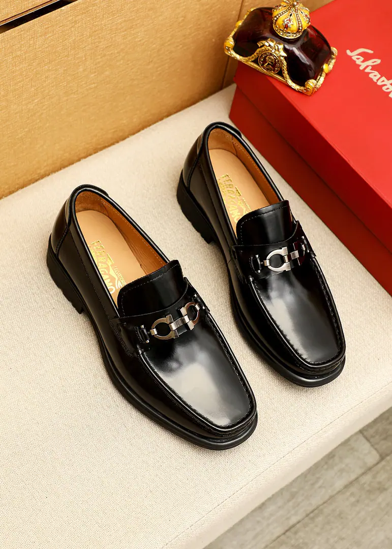 💐 Trade marks: Ferragamo「 Pyragmud.」Leisure shoes. Positive code number: 38-44（45.46🉑️Custom） Commodity materials: Select Importing cow-skinned shoes.+Classic hardware button., Imported water-tied cattle🐂Pioneer.. Strong stereo visual effects, Original Base Yin. Colour: 2⃣️Colour Optional