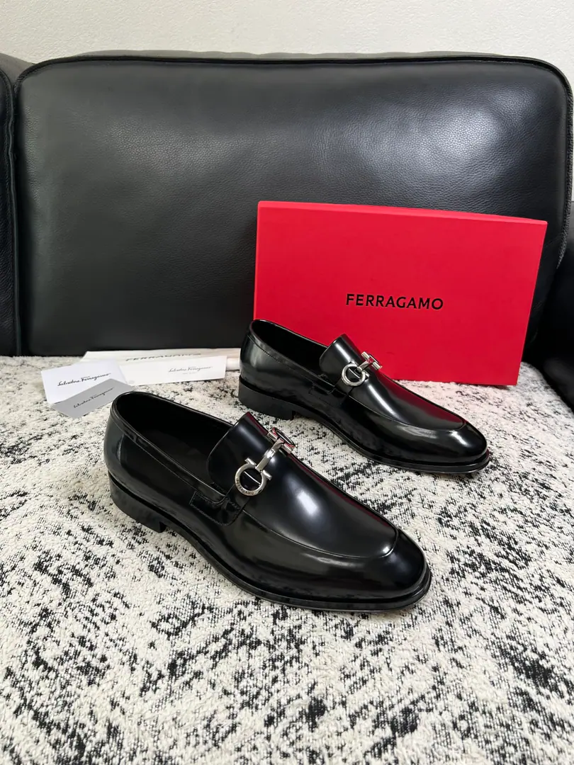 Ferragamo High Quality Top-level craft Pyragmud. Shoe cabinets are being synchronized for distribution., Italian import of original cattle skin, Imported water-tied cattle., Shoes under the sole.: The original factory is super comfortable with the original base., The original factory and the single. Codes 39-44（Sold38 45 46）