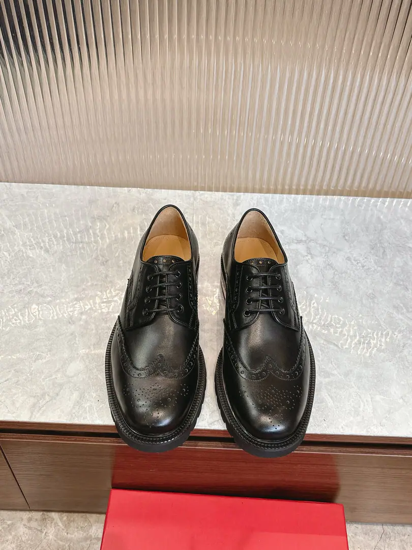 Pyragmud.FerragamoA man's fine leather shoes., This man is a better-looking man than a shoe., The details are gorgeous., Show me how to be honest., It's a good time to be with you at the cocktail party.. The fabric is imported into the cattle., It's a wonderful quality., Inrebin's got a little fetus skin., A stylish and stylish shape.！The original is a very long-lasting, foamy, very deep., Back with rubber negatives., Comfortable, smooth., The bottom of the world is very clear.logoEmblem., I'm showing you the skill of a professional shoe master.. Every detail is a piece of work., Full package Standard Code39-44（38.45.46You're gonna have to do it or not.）