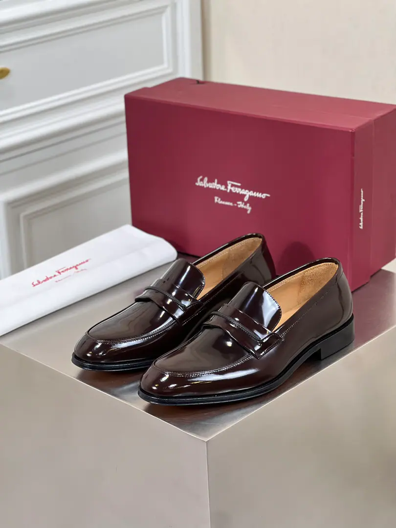 ••New•• Ferraga*_High-end men's business shoes.. Imported cattle skin, The hard stuff is just to create a more comfortable dress experience., Original shoes,, The lines are smooth.！Original cow skin➕Importing calves., That's a big one.！ Size: 39-44（38.45.46Do it.）