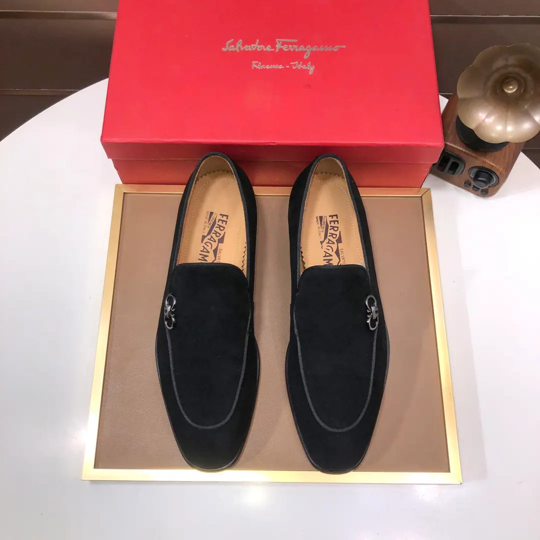 Plant 【Ferragamo/Ferragre.】The latest money in the cabinet. The original imported cow-coloured fabric.+🐂In the skin of the sheep.+Original Luxury Metal Buff+Original Group Bottom No pressure on comparison 38–45(45I'll make sure I don't change it.)
