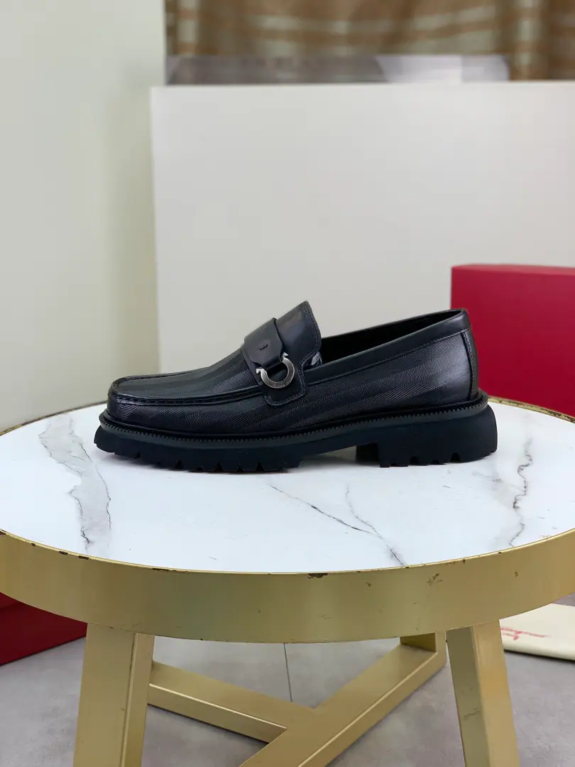 Plant prices Top Quality【Salvatore Ferragamo】Ferragm's business shoes., Official Network1:1Top-level requisition quality, The shoe-side import is a good version of the original cow skin., The inside floors are covered with the original imported water skin., Importing the original order of Italian handmade blisters the bottom of the bubble, Codes: 39-45（38 46It's a deal.）