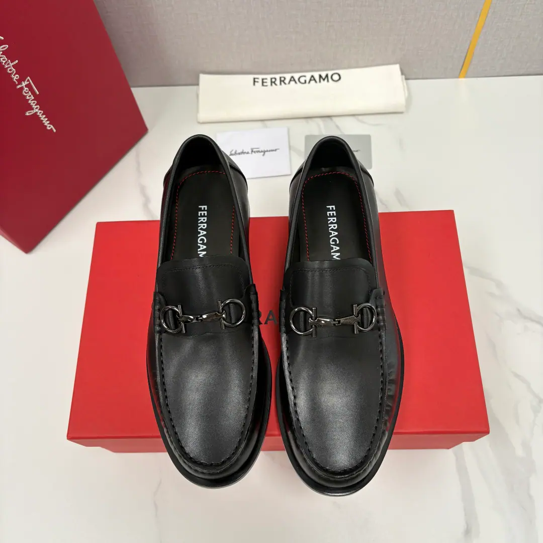 💋💍 SF It's a new home. Phila.-Germud. Ferragam* The new money is synchronized with the cabinet. Pips for men. Classic horse-grade pinning shoes. ✨The classics are a very stylish charm., The proportions of the new designs are more modern.. The best ones are top-class cattle., Including the bright-looking little cow skin., ♪ Tiny pear and ♪GanciniPumping-tempered cow skin., Each one of them brings a unique body and a light., Both qualitative and visual. Marked title button.: The metal title button in the middle of the shoe is the brand's soul., From1930The Era of Horses., Simple and very recognizable., The low profile shows the luxury.. Unique processing techniques highlight the process.. The original model is really a big-ass, and it's a rubber-resistant film. The ground grab is perfect., Comfortable smooth grinding is perfect. ！ A fine handcrewed. A fine job is a good job. In the original calf. I'm sweating and smelly and comfortable.！ The shoe-laden set-leg design has extended the elegant genes of LeFlear's shoes., The shoes are round and flowing., Fold-tied and modified lines, Both formal and leisure attributes. These are the most beautiful shoes in the world for nearly a century., Not just the sharps., It's a hundred-pack and a process., Make it indispensable in a man's shoe cabinet.“Under pressure.”Monochrome, No matter how style changes., It's all steady.holdStay on the ground.！！！ Standard leather shoe code number: 39～44 （38.45.46🉑Do it.）
