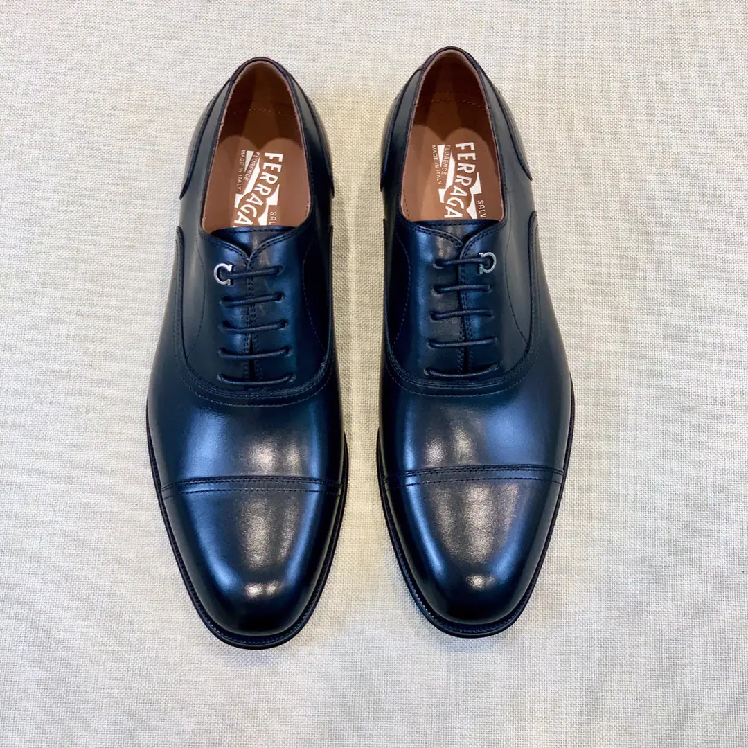 【Ferra gamo^】Original List Pyragmud. The man is wearing English shoes. （SalvatoreFerragamo)Today is a classic Italian fashion brand.. The style is both elegant and elegant. Material-Original import of cattle skin Comfortable., Breathe., Good cattle skin. The original is really a big one. A classic button., It's definitely one of the bright spots.. Make it work. Size 39-44（38, 45Customize or not change）