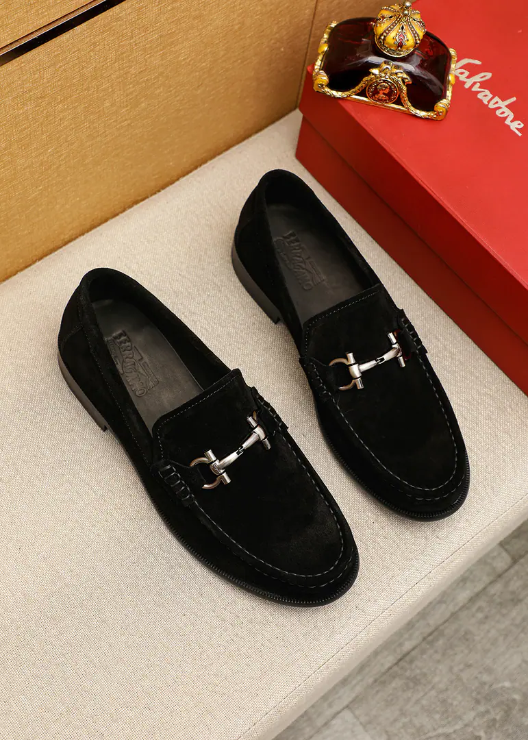 💐 Trade marks: Ferragamo「 Pyragmud.」Leisure shoes. Positive code number: 38-44（45.46🉑️Custom） Commodity materials: Select Imported sanded little cow shoes+Luxury hardware button., Imported water-tied cattle🐂Pioneer.. Strong stereo visual effects, Original Base Yin. Colour: 6⃣️Colour Optional