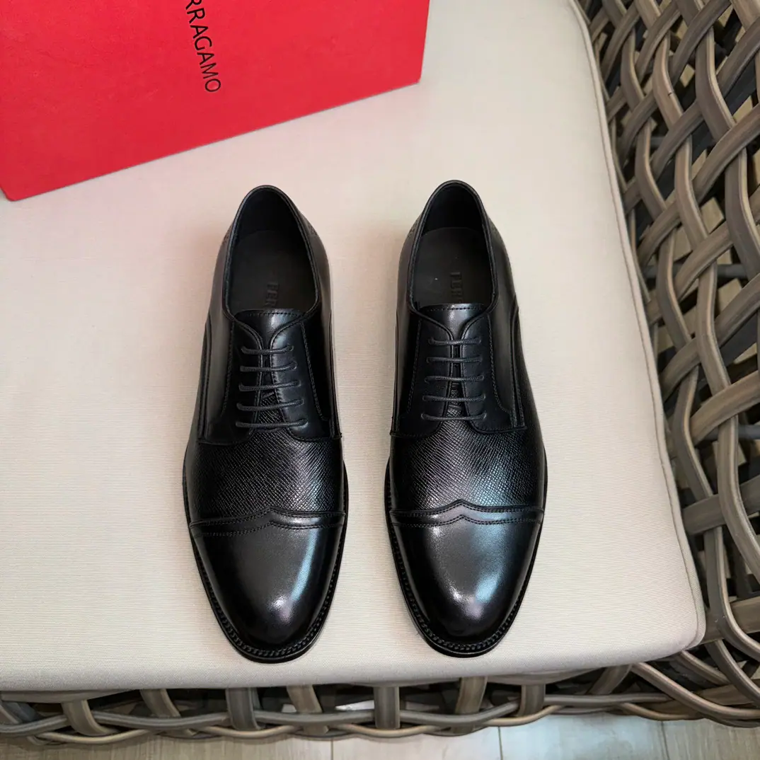 Ferragam*Classic commercial man's shoes.｜A gentleman of grace.｜A pure handmade softness and a beautiful color.｜Imported cattle and shoes.｜In the cow's skin.｜Italian imports are so thick. Size: 39-44（38.45.46Do it.）
