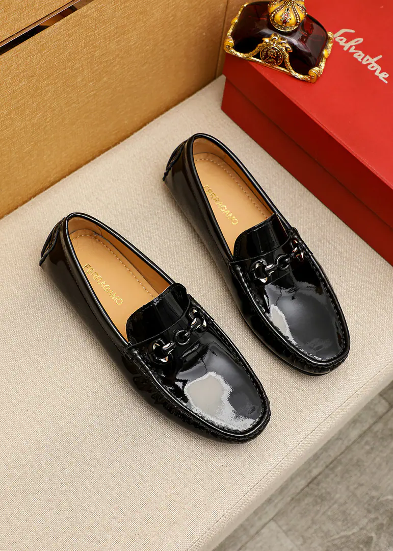 💐 Trade marks: Ferragamo「 Pyragmud.」Doudou shoes. Positive code number: 38-44（45.46🉑️Custom） Commodity materials: Select Importing painted cow shoes+Classic hardware button., Imported pigs🐖Pioneer.. Strong stereo visual effects, Rubber Bottom Yin. Colour: 1⃣️Colour Optional