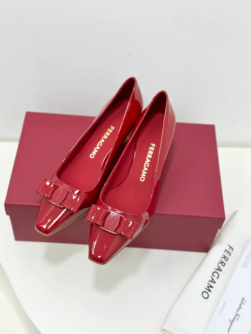 salvatore Ferragamo Philamu's new money.varaA painted butterfly with a small pair of shoes.！New, head.varaMore fashion., A little bit of a woman you can fall in love with., With a new one.FThe heels are super steady. 💗I'm not tired of daily commutes.🎀The new designer did a different act for the Philagomous bow.！ Fabulous.: Importing cow paints Uchi.: 🐑The sheep's skin is in the ground.. Otsumi!: The original custom is really high density.. Codes: 34.35.36.37.38.39.40 （Half a yards..34.40Custom without re-offer） He's tall.: 1cm/6cm