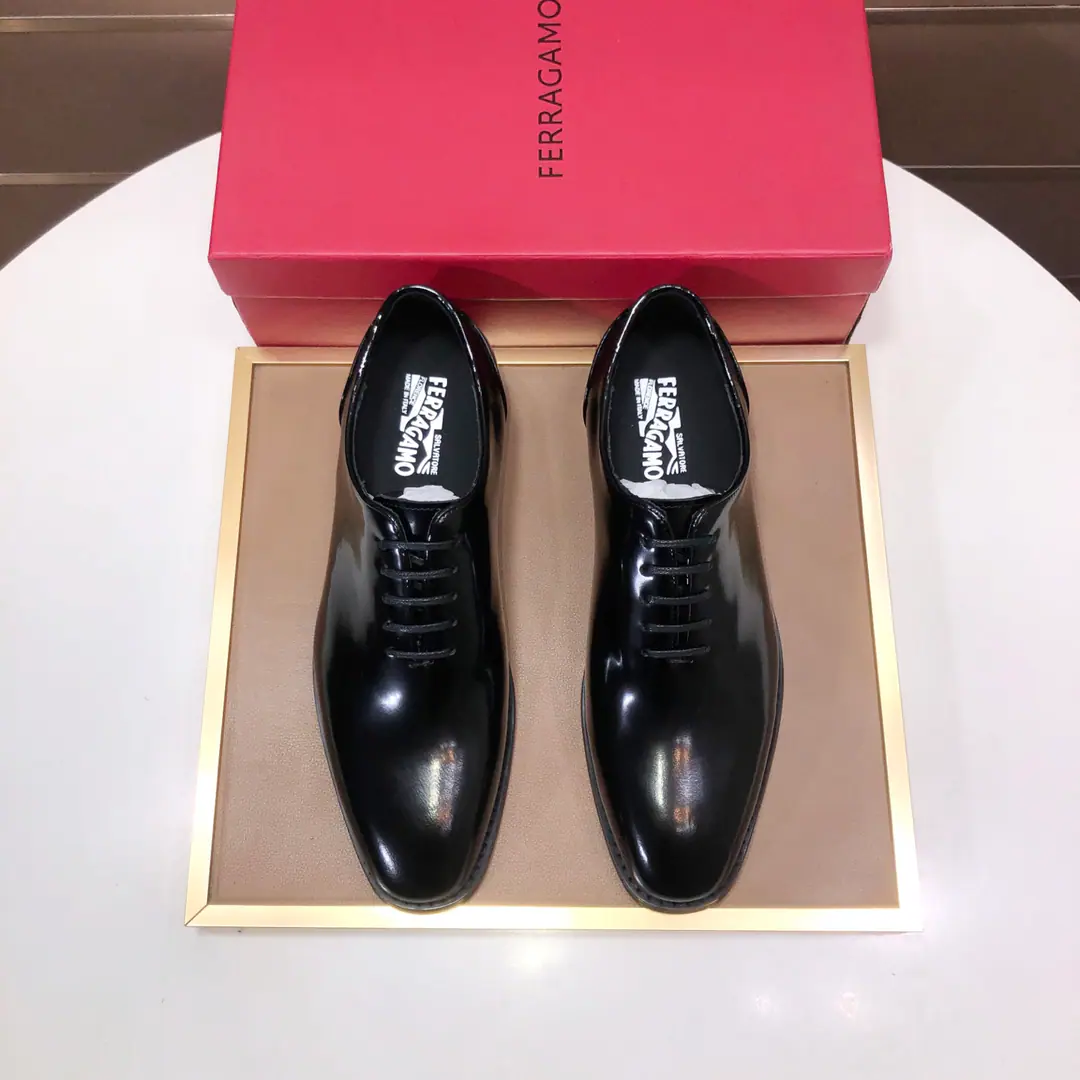 Plant 【Ferragamo/Ferragre.】The latest money in the cabinet. The original import is on the side of the cow's skin.+Imports🐂In the skin of the watered cow.+Original Luxury Metal Buff+Original Group Bottom No pressure on comparison 38–45(45I'll make sure I don't change it.)