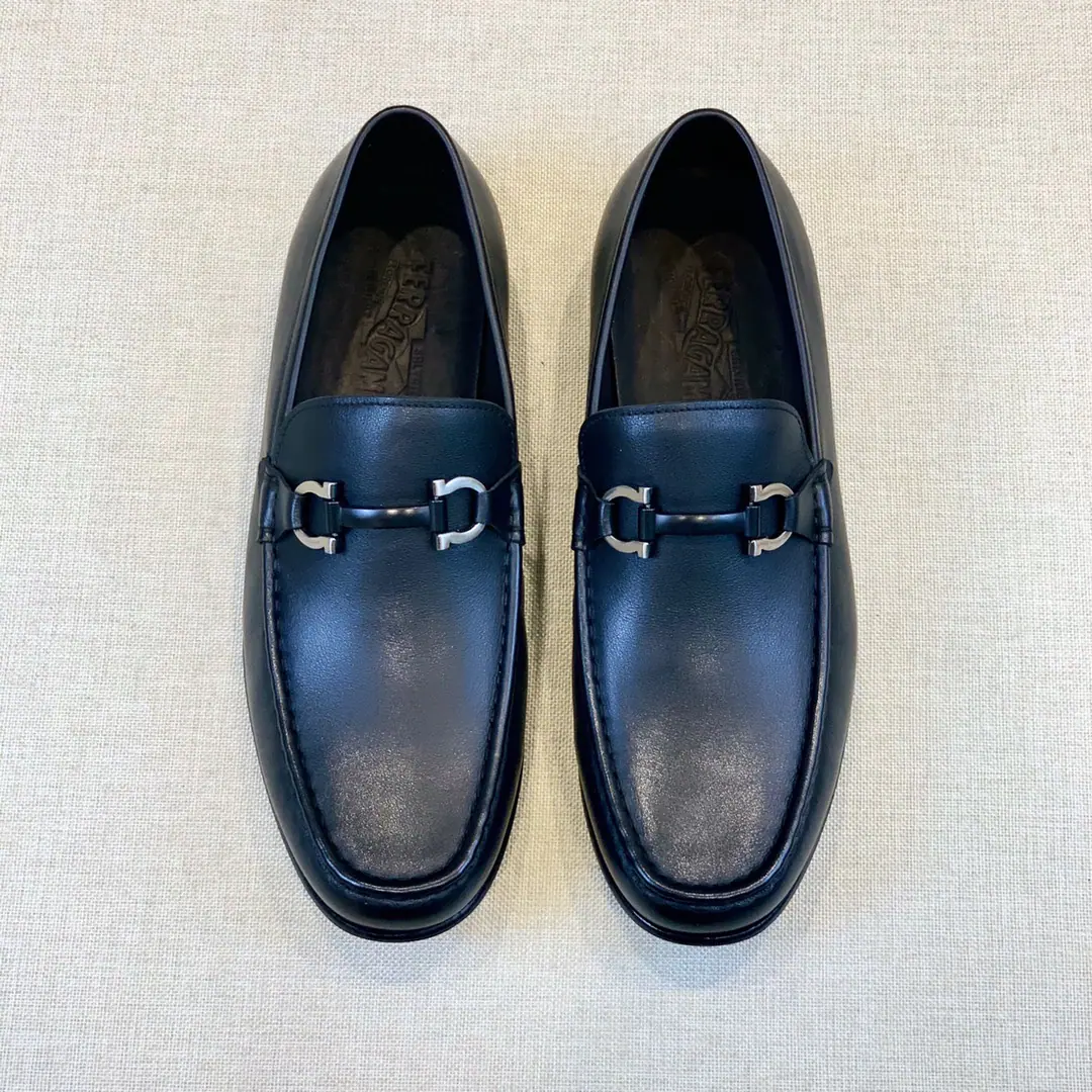【Ferra gamo^】Original List Pyragmud. LeFlell Shoes. （SalvatoreFerragamo)Today is a classic Italian fashion brand.. The style is both elegant and elegant. Material-Original import of cattle skin Comfortable., Breathe., Good cattle skin. The original is really a big one. A classic button., It's definitely one of the bright spots.. Make it work. Size 39- 44（38, 45Customize or not change）