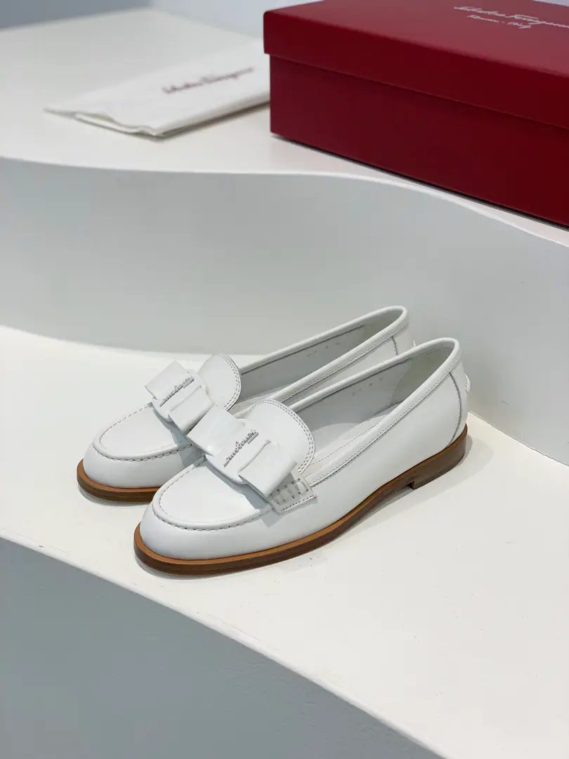 salvatore Ferragamo /Ferragues, the bow.VIVALeFlell Shoes. Fabulous.: Import soft cow skin Uchi.: Water dye.🐑Skin and foot. Otsumi!: Original Imports with thick leather. Codes: 34/35/36/37/38/39 /40（34 40Custom without re-offer）