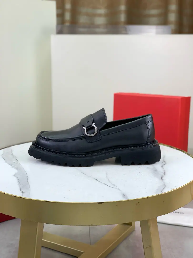 Plant prices Top Quality【Salvatore Ferragamo】Ferragm's business shoes., Official Network1:1Top-level requisition quality, The shoe-side import is a good version of the original cow skin., The inside floors are covered with the original imported water skin., Importing the original order of Italian handmade blisters the bottom of the bubble, Codes: 39-45（38 46It's a deal.）