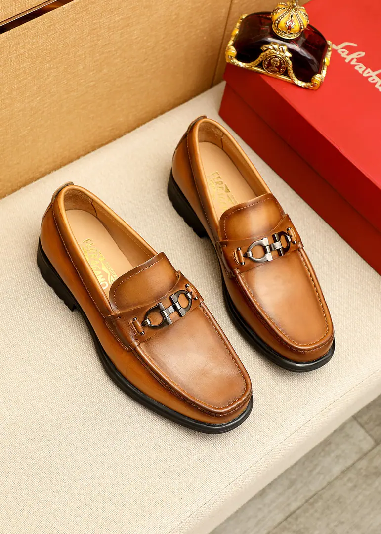💐 Trade marks: Ferragamo「 Pyragmud.」Leisure shoes. Positive code number: 38-44（45.46🉑️Custom） Commodity materials: Select Importing cow-skinned shoes.+Classic hardware button., Imported water-tied cattle🐂Pioneer.. Strong stereo visual effects, Original Base Yin. Colour: 3⃣️Colour Optional