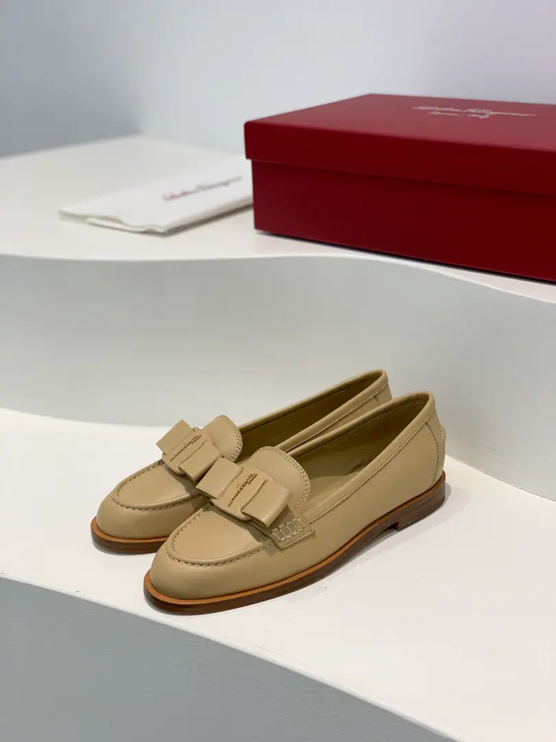 salvatore Ferragamo /Ferragues, the bow.VIVALeFlell Shoes. Fabulous.: Import soft cow skin Uchi.: Water dye.🐑Skin and foot. Otsumi!: Original Imports with thick leather. Codes: 34/35/36/37/38/39 /40（34 40Custom without re-offer）