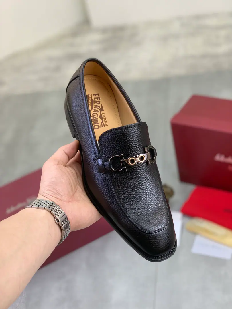 Plant prices 【Real value】In the watered cow. 🆘【Salvatore Ferragamo】Pyragmud. The man's latest leisure business shoes.！The cabinet is on the market.！The fabric is used to import original swigs and skins., Imported water to dye cattle skin inside., It's absolutely luxurious., ♪ Lead the fashion current ♪. Match: 38-47 Black Brown is optional