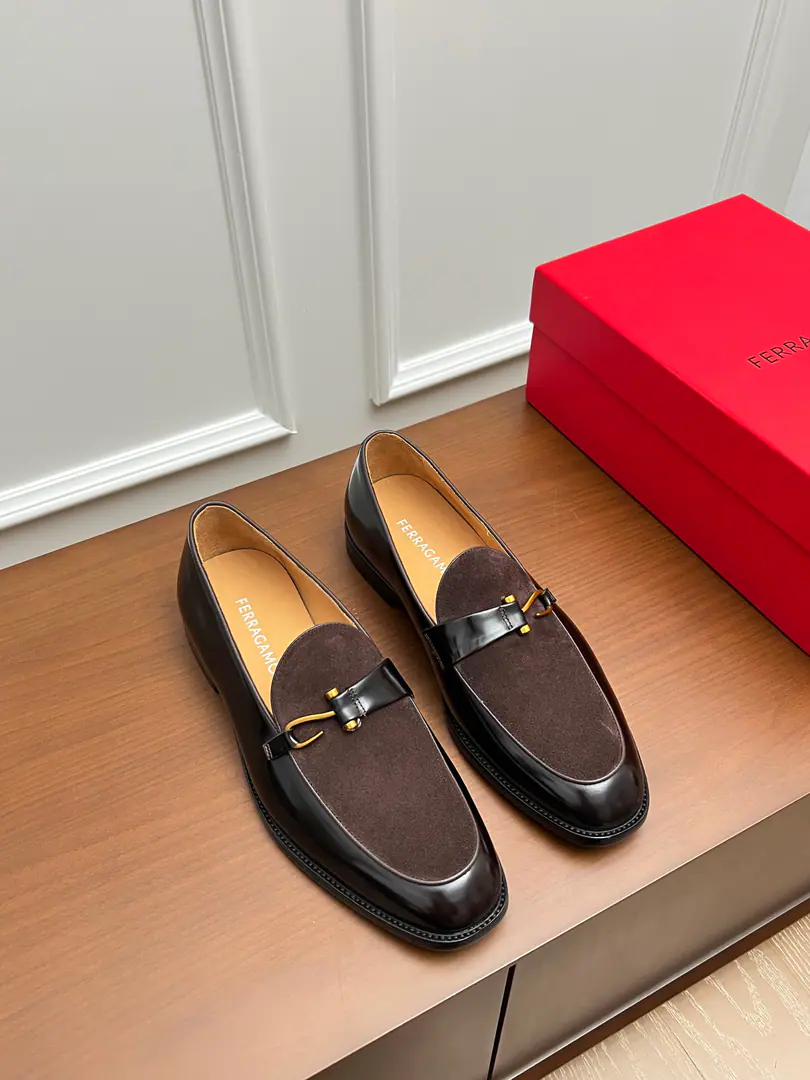 Ferragam～ Codes: 38-45 FThe Queens Network is wearing leather shoes., Perfect work., Top Cycling, Using imported Italian calf skin design, The ancient law is hand-made with the original hardware cutter., In the cow's skin./Foot., Importing the original Luxury is a very big deal., It's just like the American counter., Welcome to the comparison.！（38.45.46.47I'll make sure I don't change it.）
