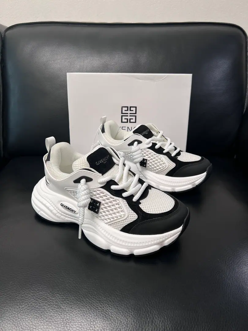 Givenchy High Quality Top-level craft Kifanshi. Synchronize original plant configuration, Italian imports of cattle and fabrics., A private model of the whole shoe parts., Soft and cozy web-painted mats., Shoes under the sole.: The original factory is super comfortable with the original., The original factory and the single., Welcome to the comparison., Codes 39-44 (Make a reservation. 38 45 )