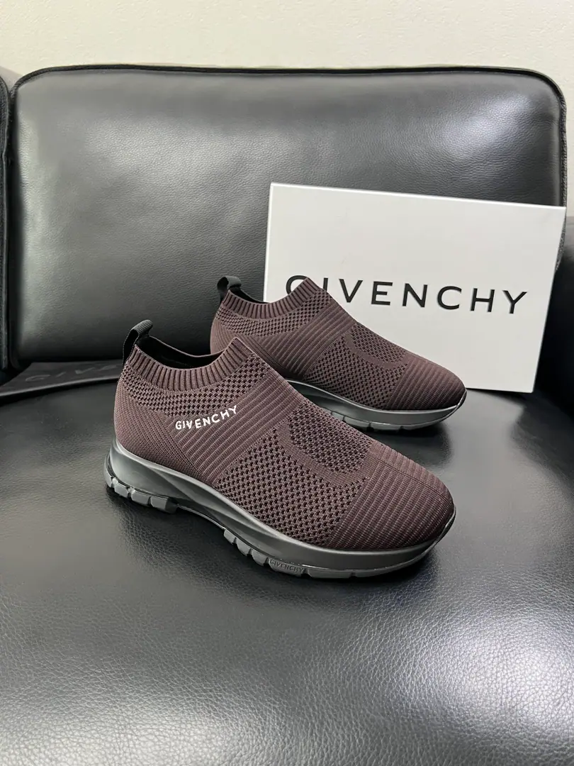 ⚠️Just change the code and don't back off.⚠️ Givenchy High Quality Kifanshi. Top-level craft The cabinet is new., The shoes are for the pastry., Imported rinded cattle mats., Shoes under the sole.: The original plant is used for the original base., It's super comfortable to be a sole-acting base., The original factory and the single., High Quality, Welcome to the comparison., Codes 39-45