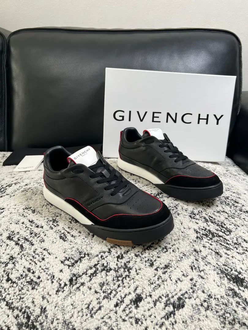 Givenchy High Quality Top-level craft Kifanshi. Synchronize original plant configuration, Italian imports of cattle and flour., A private model of the whole shoe parts., Soft and cozy web-painted mats., Shoes under the sole.: The original factory is super comfortable with the original., The original factory and the single., Codes 39-44 (Make a reservation. 38 45 )