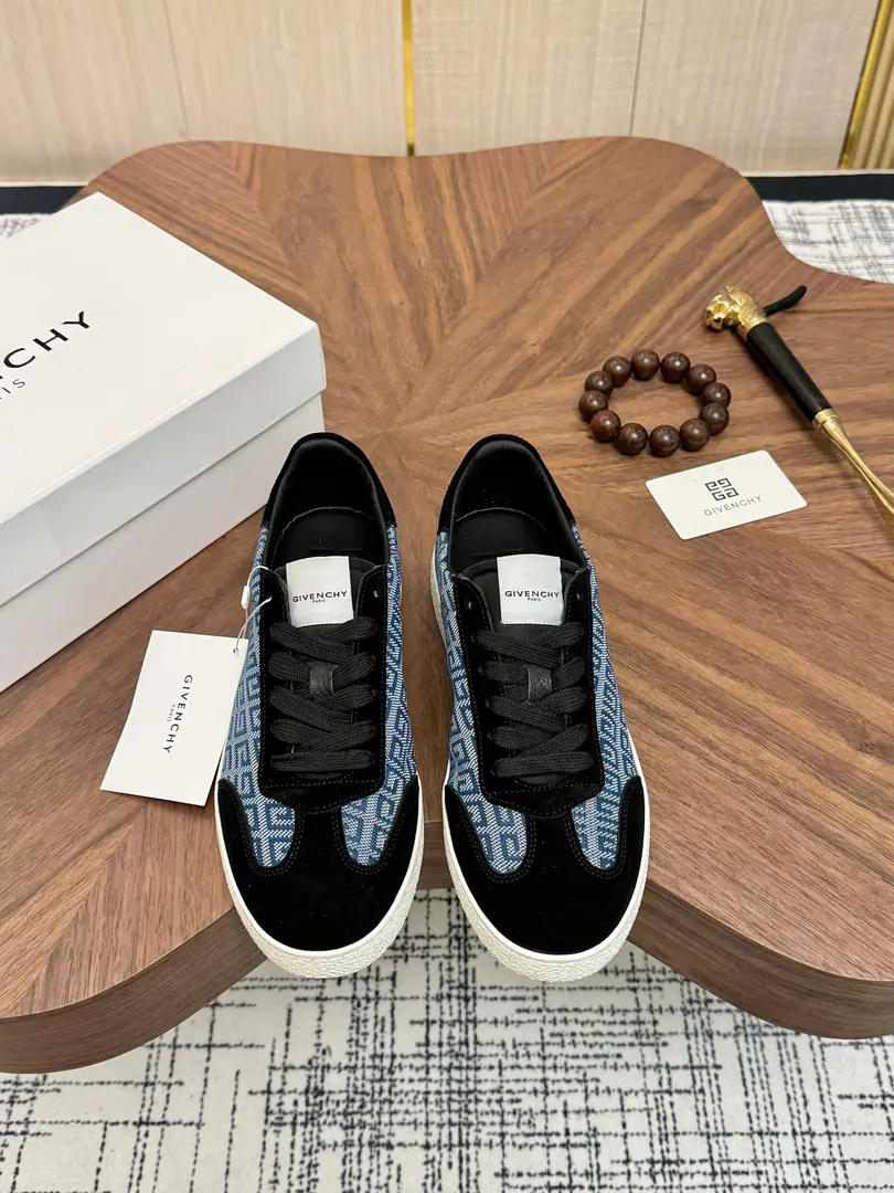 Get out of the factory. Givenchy High Quality Top-level craft Kifanshi. Sync original plant configuration, Italian imports of cattle and flour., A private model of the whole shoe parts., Soft and comfortable mats inside the cow's skin., Shoes under the sole.: The original factory is super comfortable with the original., The original factory and the single., Welcome to the comparison., Codes 39-44 (Make a reservation. 38 45 46 )