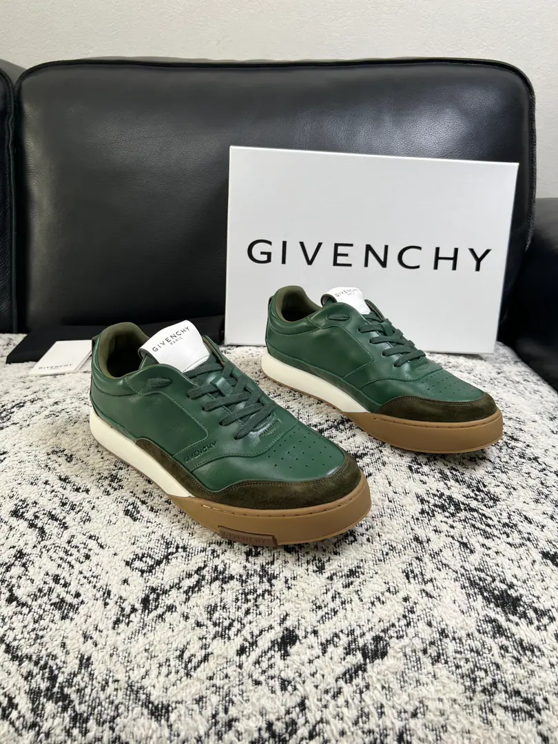 Givenchy High Quality Top-level craft Kifanshi. Synchronize original plant configuration, Italian imports of cattle and flour., A private model of the whole shoe parts., Soft and cozy web-painted mats., Shoes under the sole.: The original factory is super comfortable with the original., The original factory and the single., Codes 39-44 (Make a reservation. 38 45 )